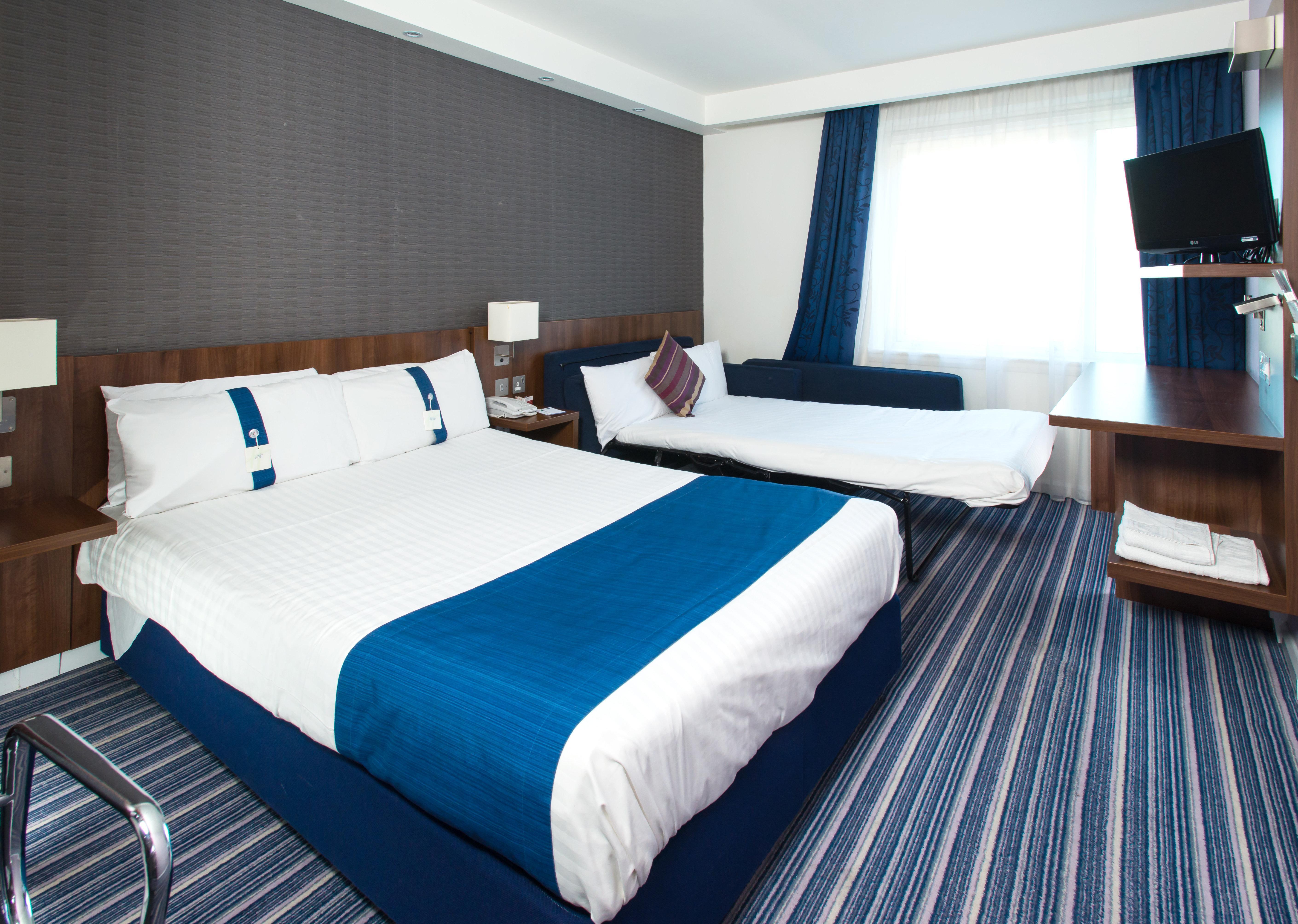 Holiday Inn Express Cambridge Duxford M11 Jct 10 By Ihg Екстериор снимка