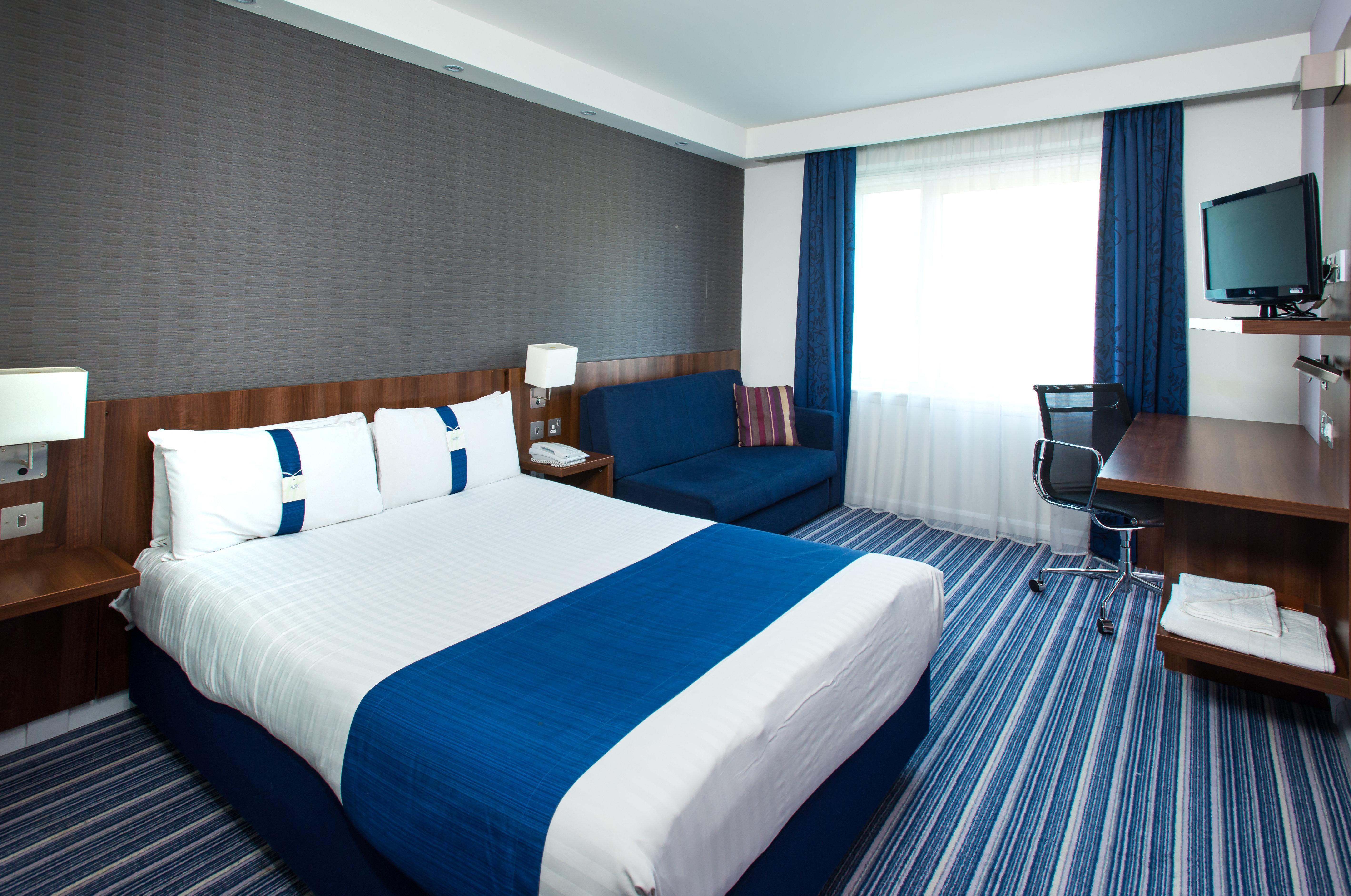 Holiday Inn Express Cambridge Duxford M11 Jct 10 By Ihg Екстериор снимка