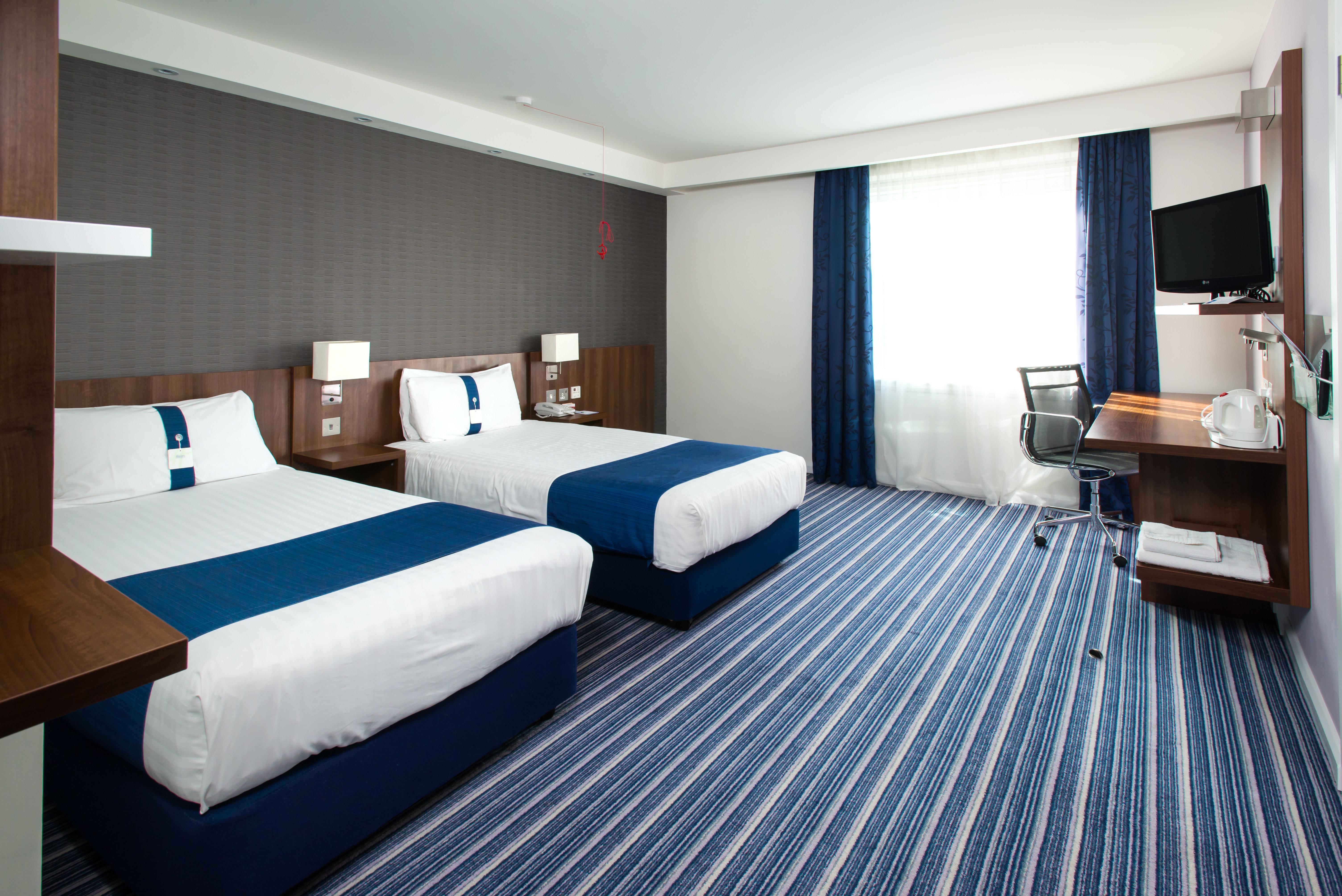Holiday Inn Express Cambridge Duxford M11 Jct 10 By Ihg Екстериор снимка