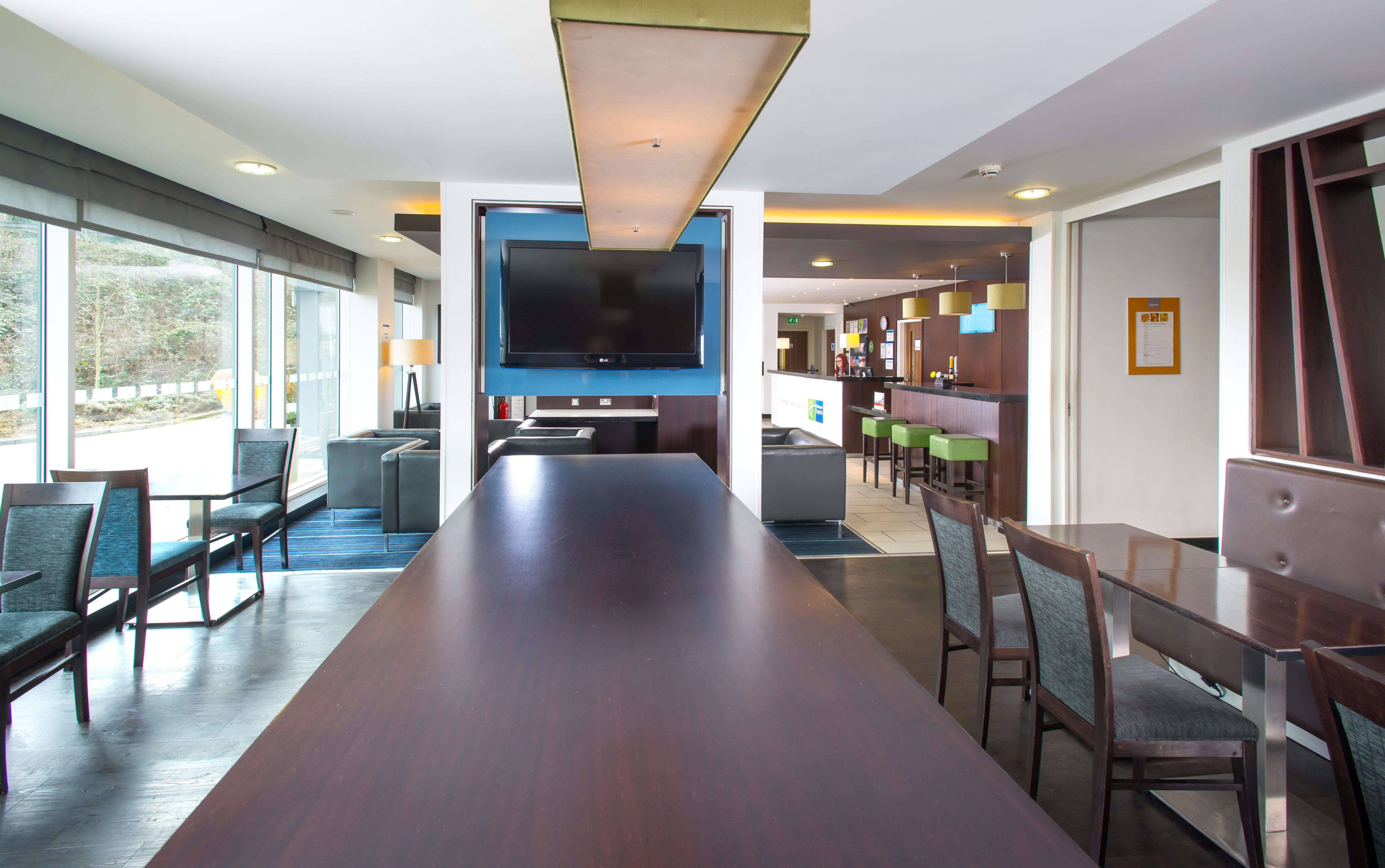 Holiday Inn Express Cambridge Duxford M11 Jct 10 By Ihg Екстериор снимка