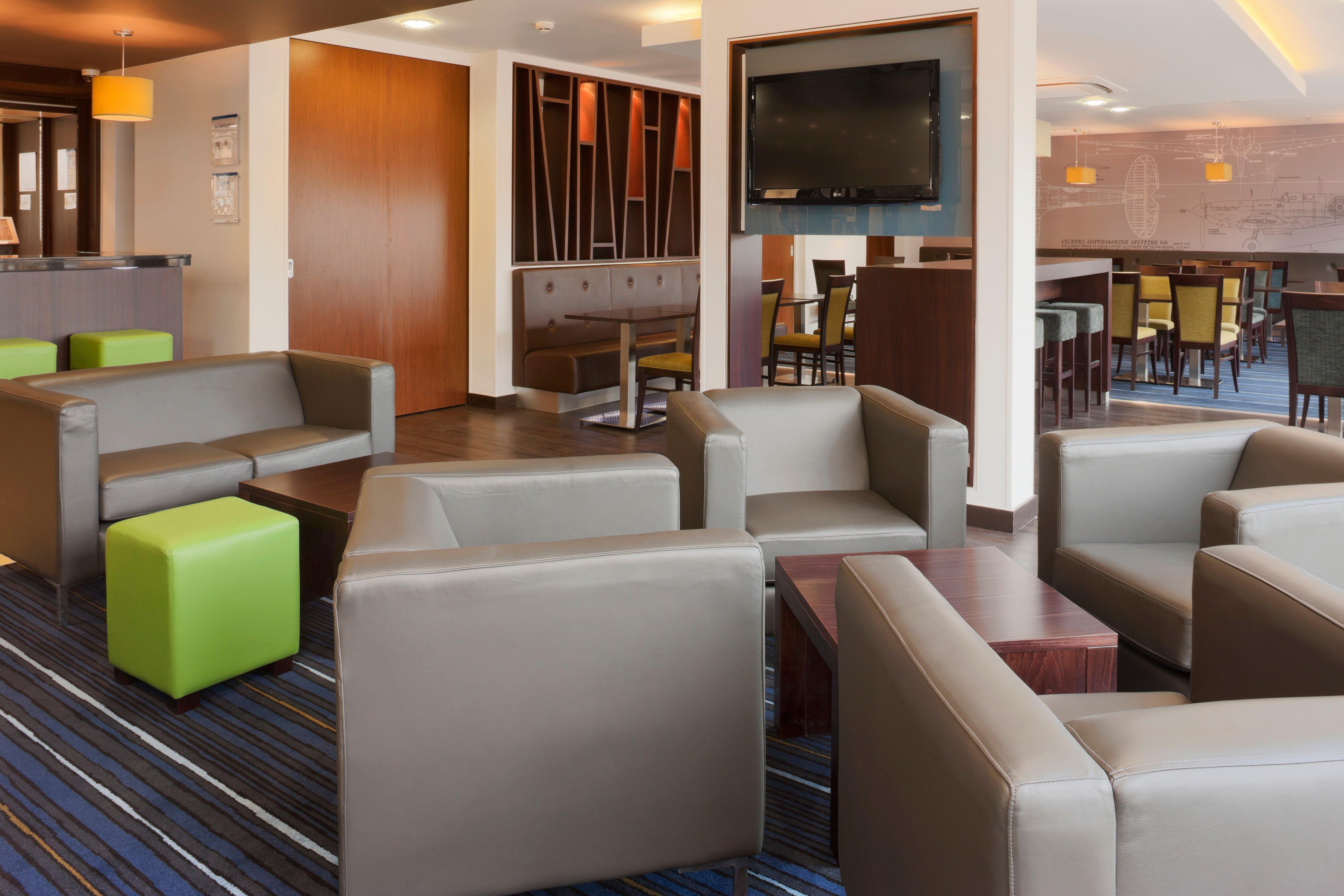 Holiday Inn Express Cambridge Duxford M11 Jct 10 By Ihg Екстериор снимка