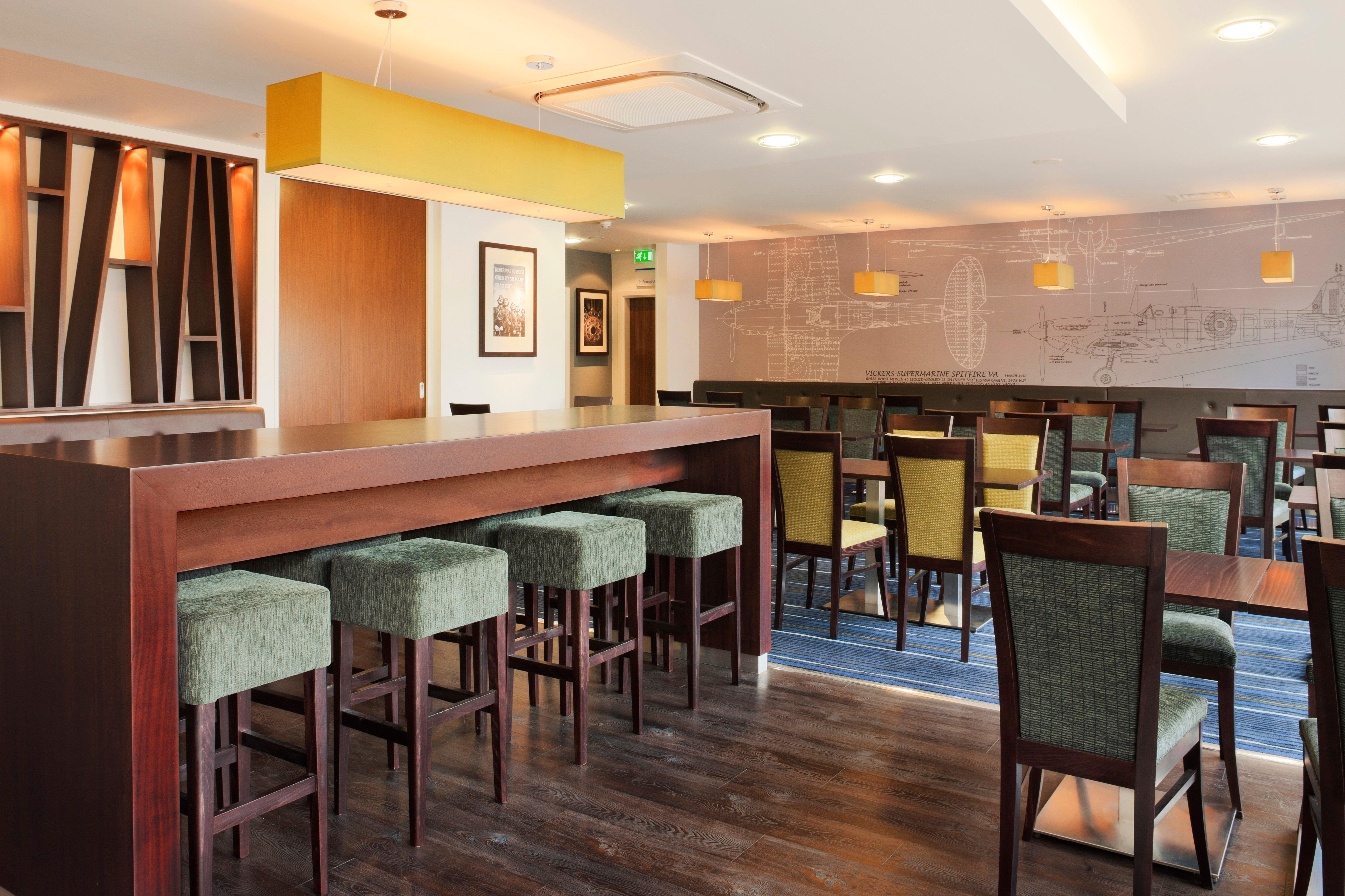 Holiday Inn Express Cambridge Duxford M11 Jct 10 By Ihg Екстериор снимка