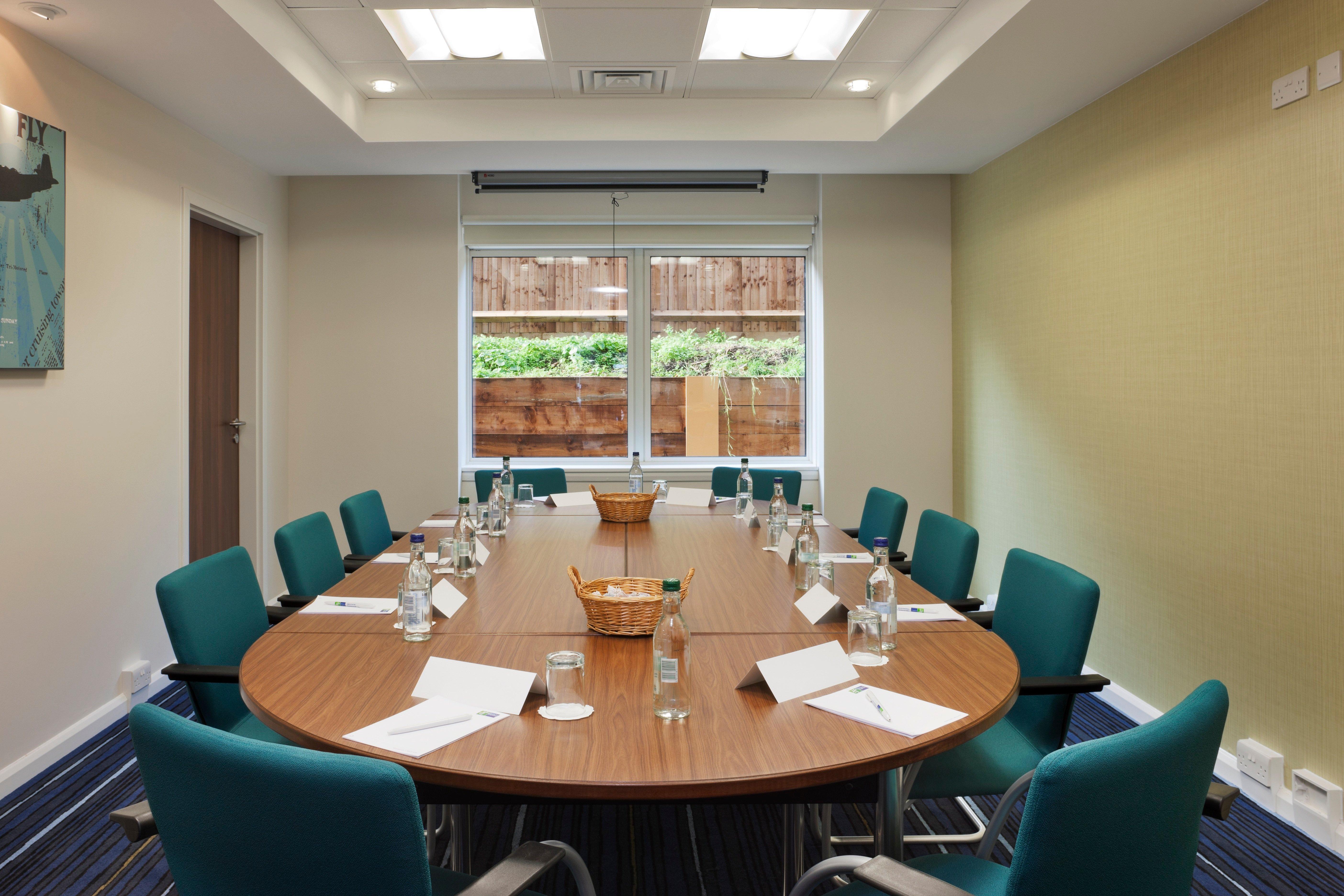 Holiday Inn Express Cambridge Duxford M11 Jct 10 By Ihg Екстериор снимка