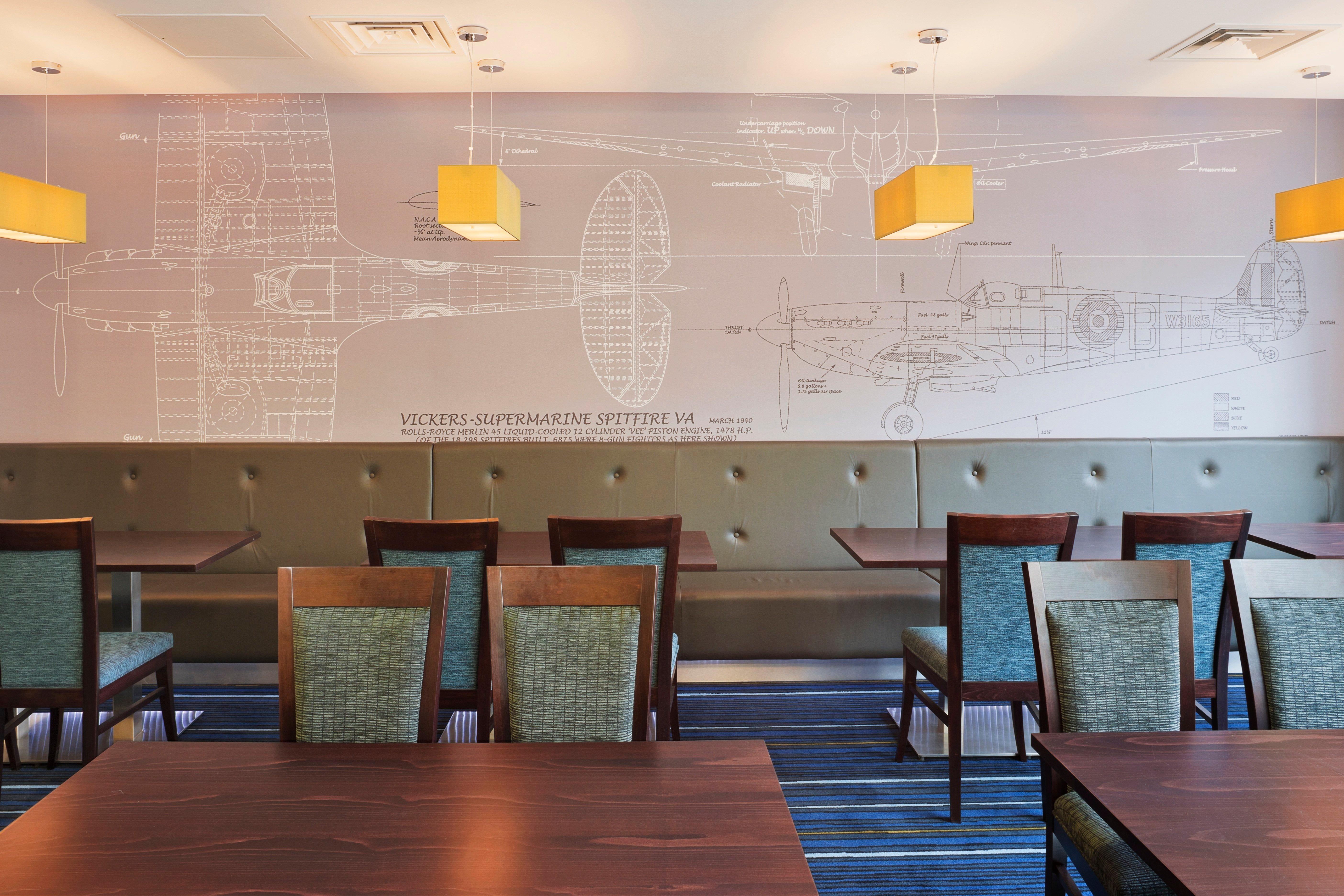 Holiday Inn Express Cambridge Duxford M11 Jct 10 By Ihg Екстериор снимка