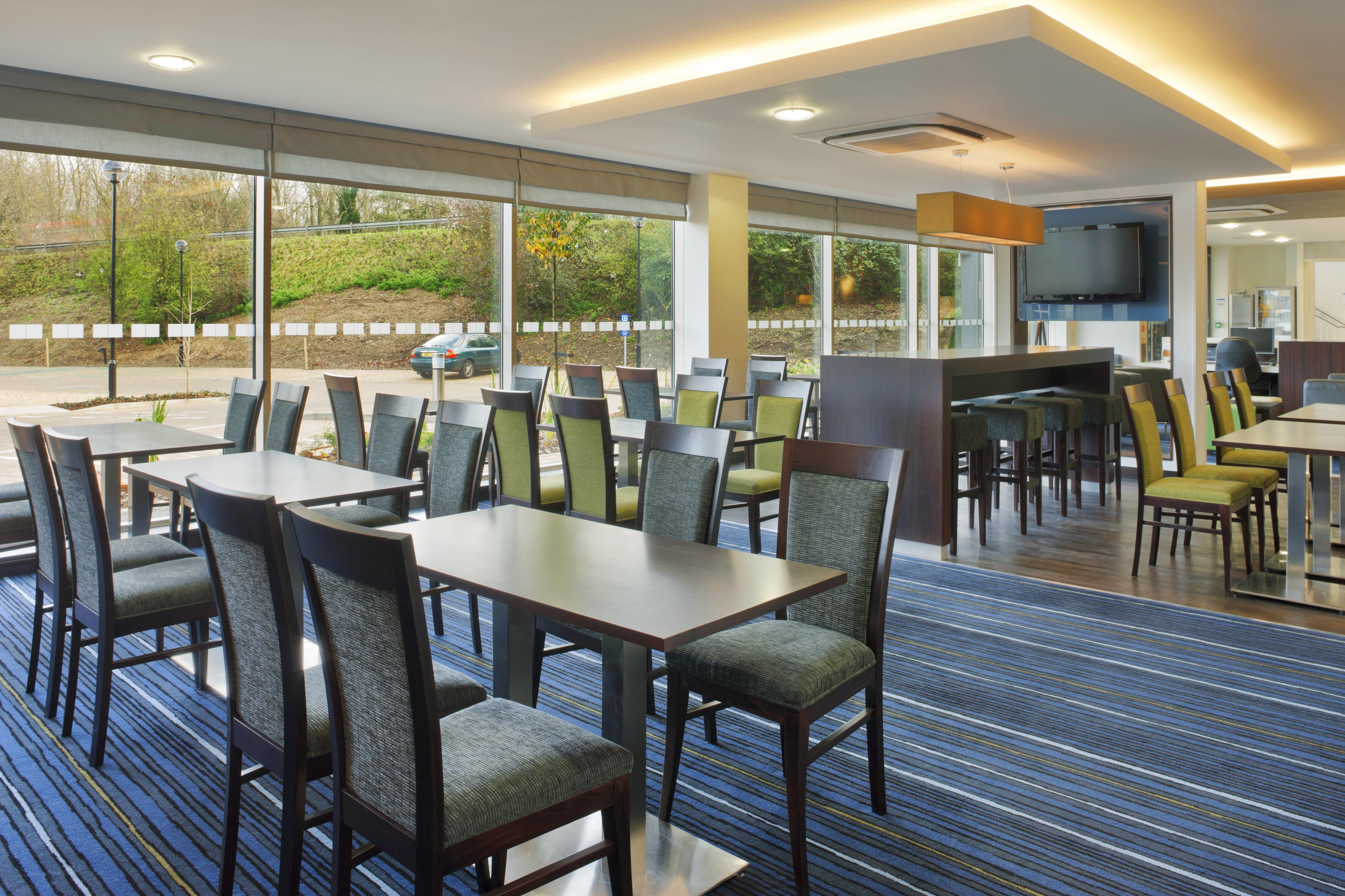 Holiday Inn Express Cambridge Duxford M11 Jct 10 By Ihg Екстериор снимка