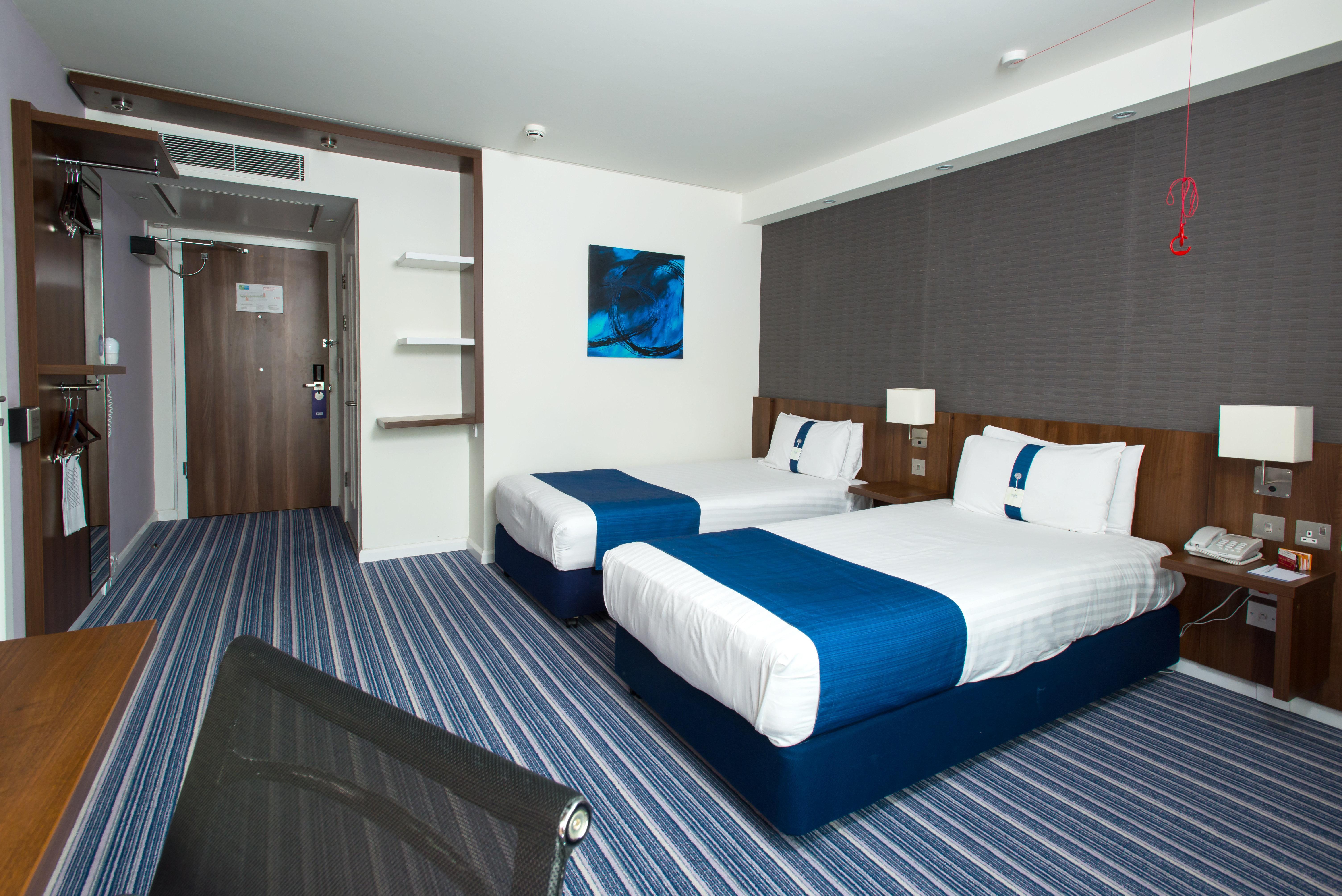 Holiday Inn Express Cambridge Duxford M11 Jct 10 By Ihg Екстериор снимка