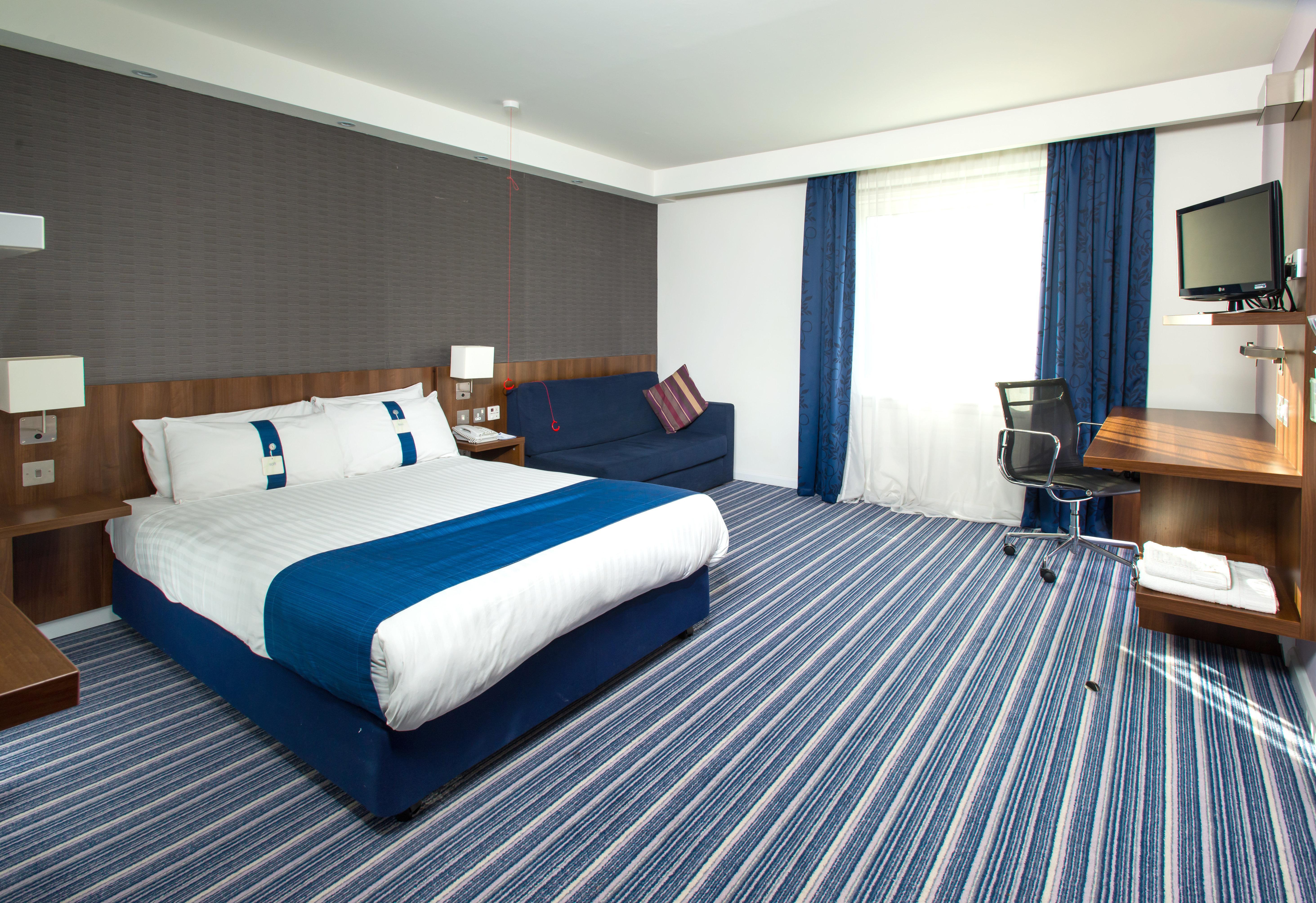 Holiday Inn Express Cambridge Duxford M11 Jct 10 By Ihg Екстериор снимка