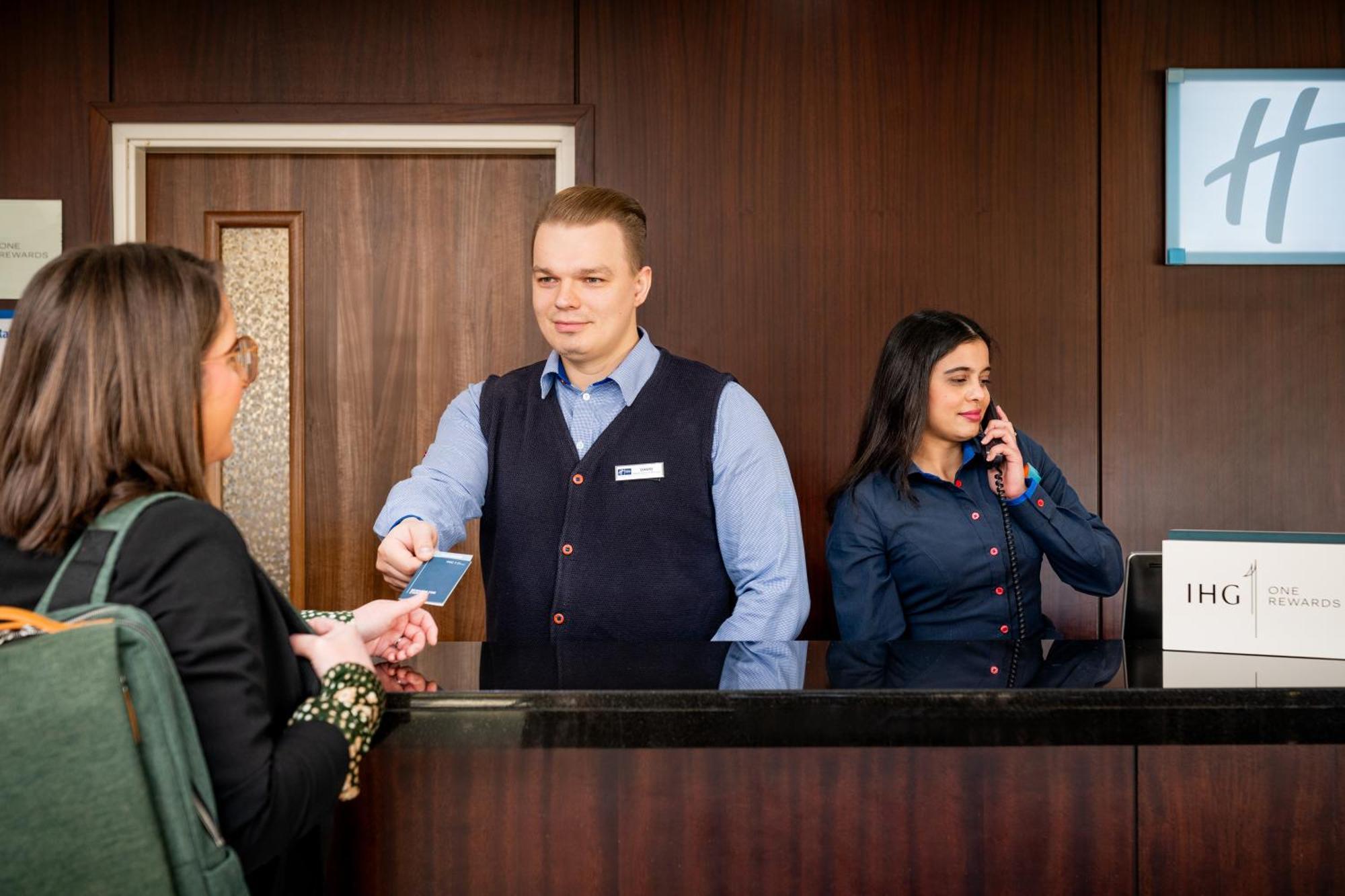 Holiday Inn Express Cambridge Duxford M11 Jct 10 By Ihg Екстериор снимка