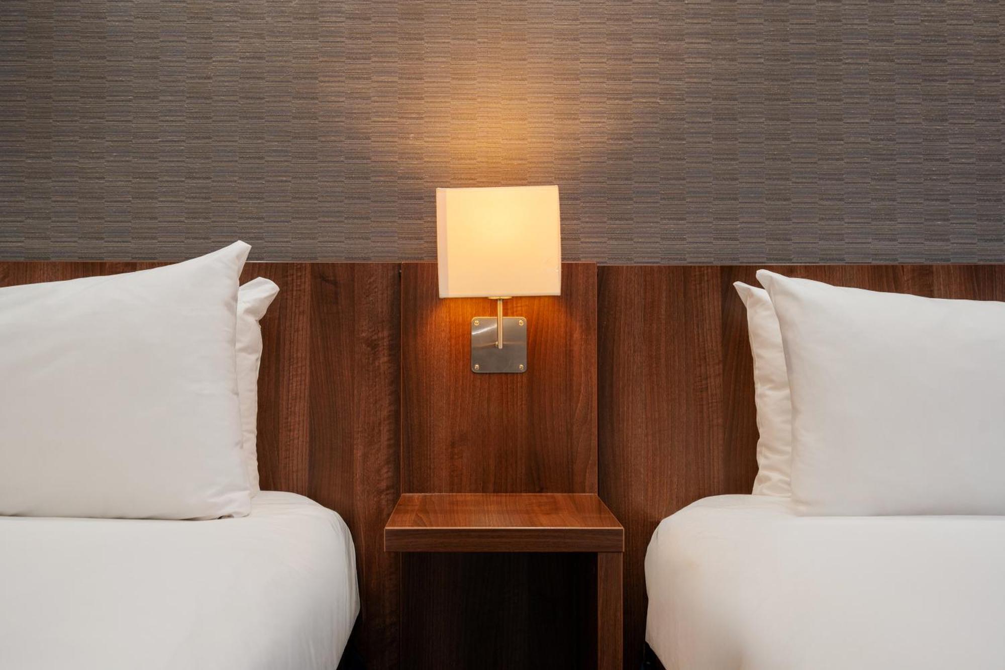 Holiday Inn Express Cambridge Duxford M11 Jct 10 By Ihg Екстериор снимка