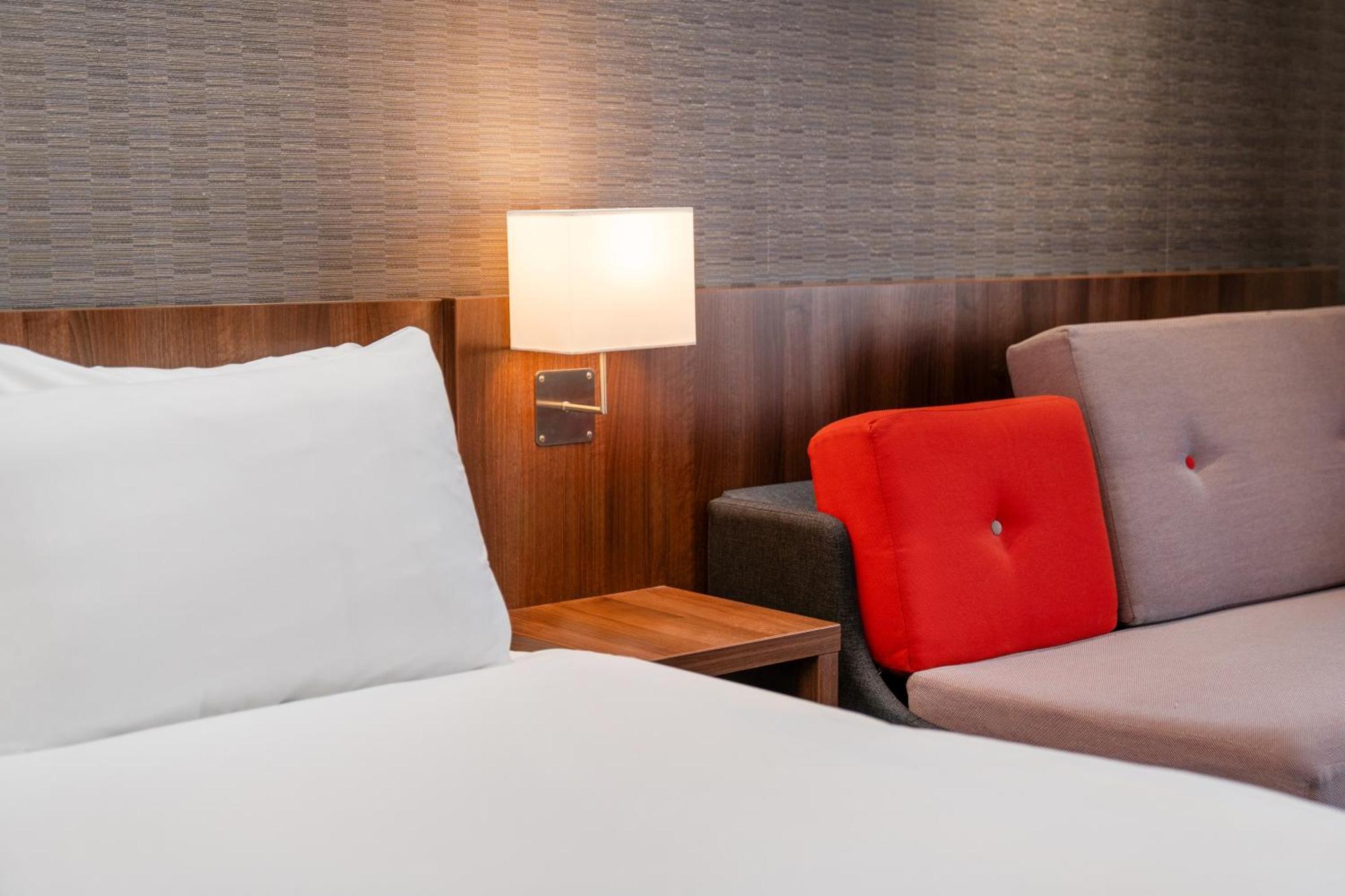 Holiday Inn Express Cambridge Duxford M11 Jct 10 By Ihg Екстериор снимка