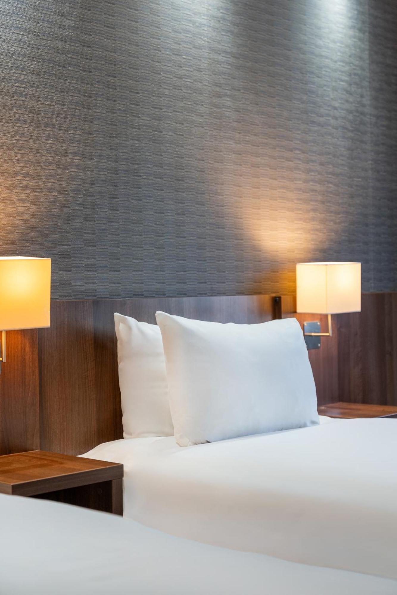 Holiday Inn Express Cambridge Duxford M11 Jct 10 By Ihg Екстериор снимка