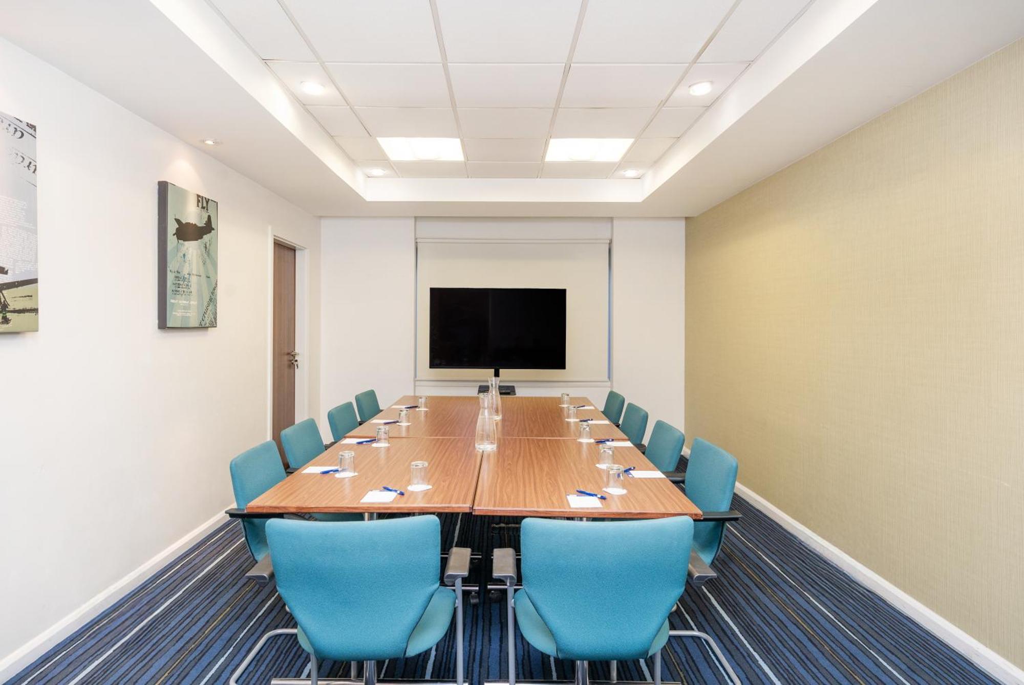 Holiday Inn Express Cambridge Duxford M11 Jct 10 By Ihg Екстериор снимка