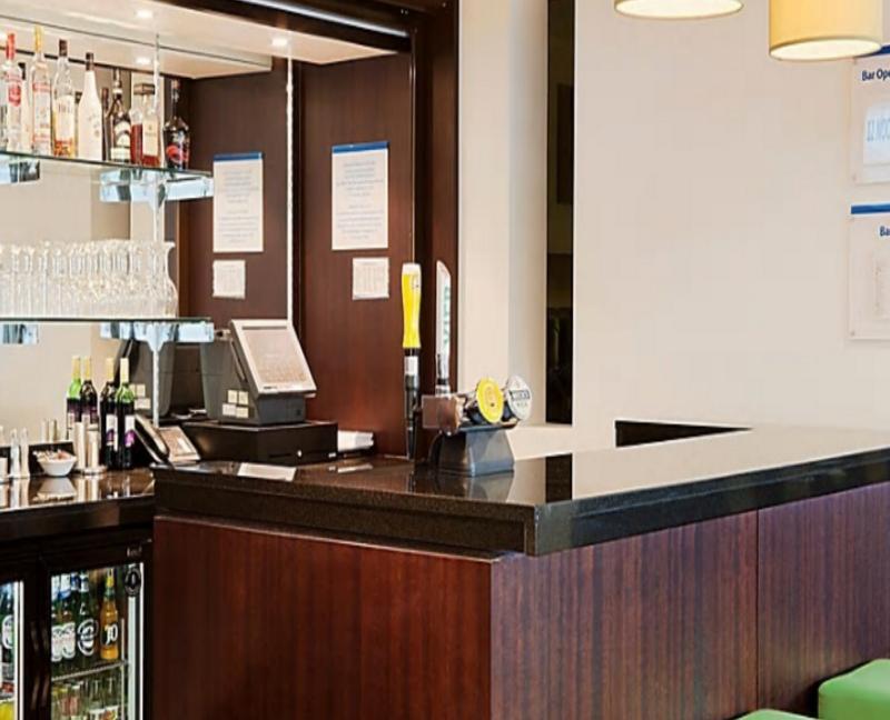 Holiday Inn Express Cambridge Duxford M11 Jct 10 By Ihg Екстериор снимка