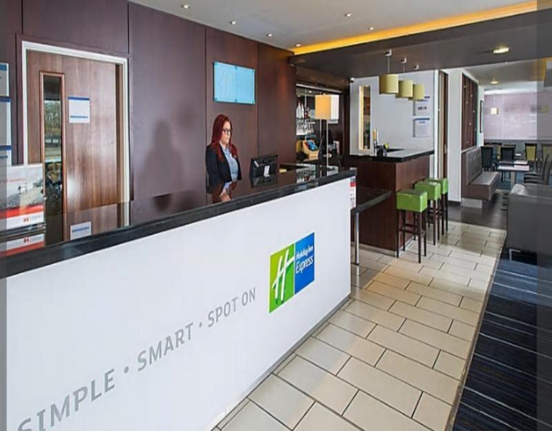 Holiday Inn Express Cambridge Duxford M11 Jct 10 By Ihg Екстериор снимка