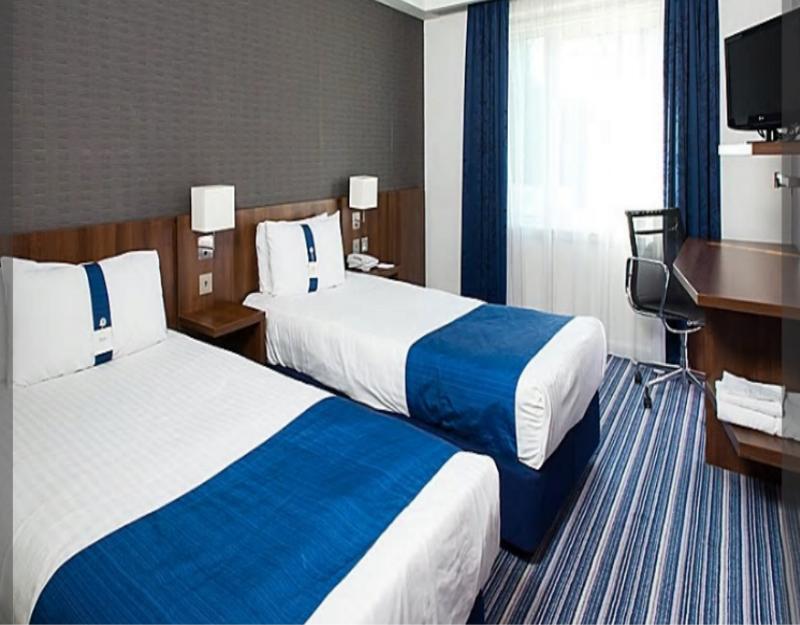 Holiday Inn Express Cambridge Duxford M11 Jct 10 By Ihg Екстериор снимка